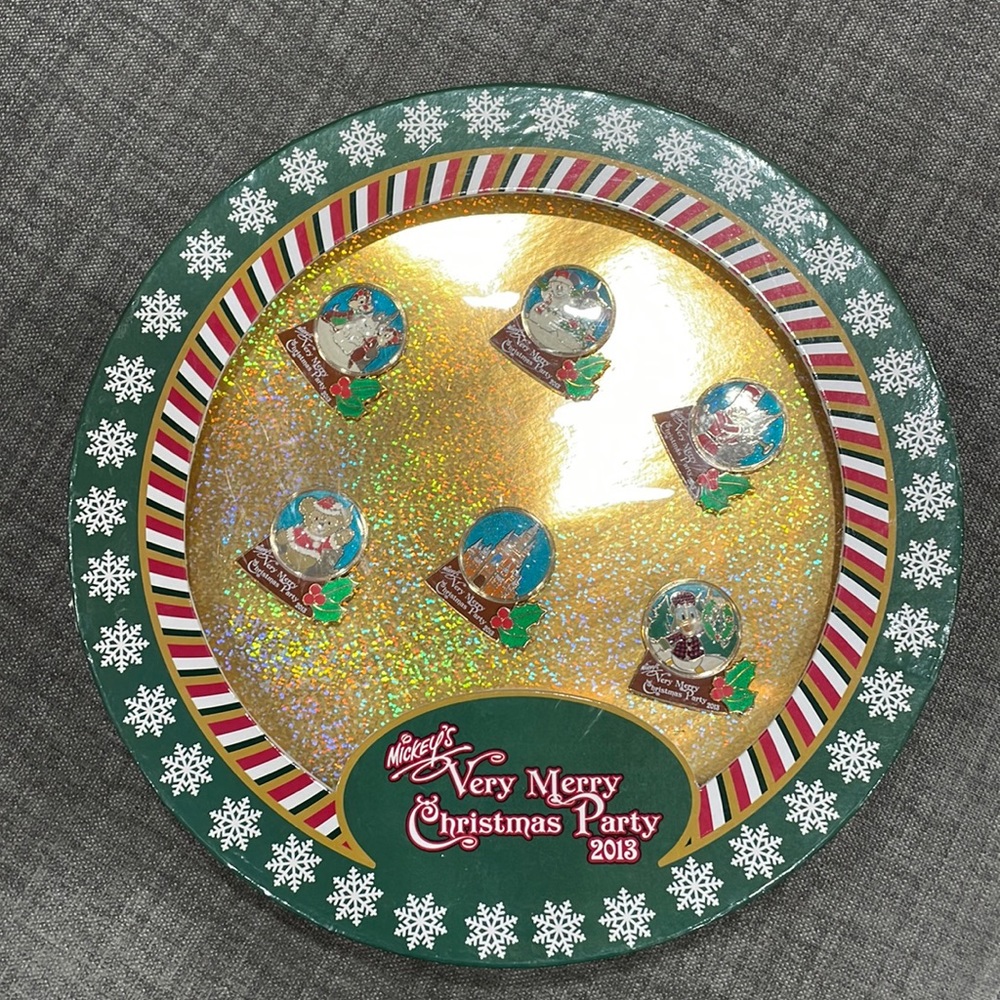 Mickeys Very Merry Christmas Party 2013 Pin Set